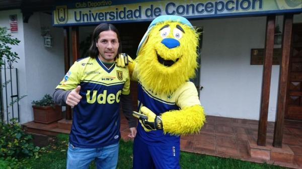Hugo Droguett em sua chegada à Universidad de Concepción