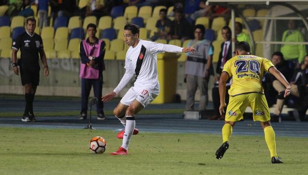 Rildo em ação diante do Universidad Concepción