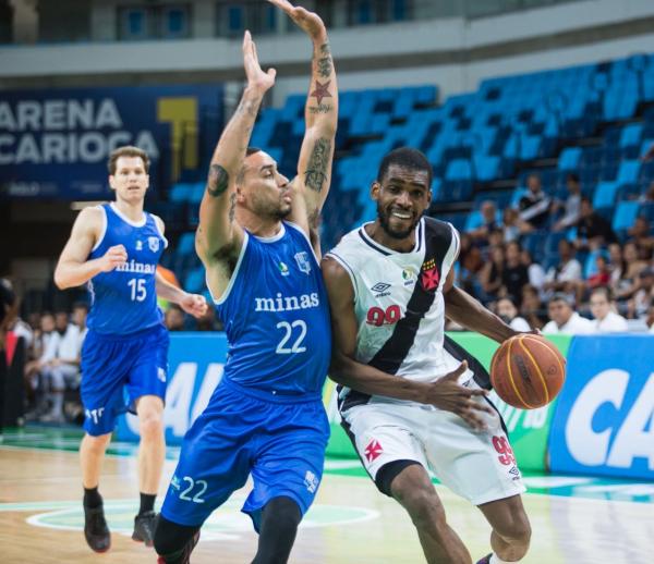Chris Hayes em ação contra o Minas