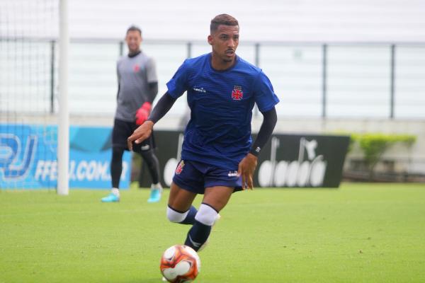 Caio Monteiro quer agarrar chance entre os titulares