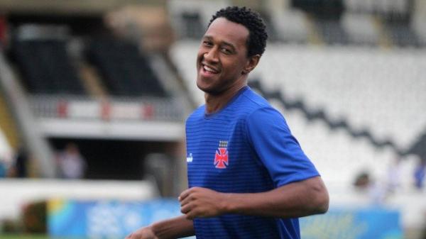 Lateral-esquerdo Fabrício jogará pela primeira vez pelo Vasco