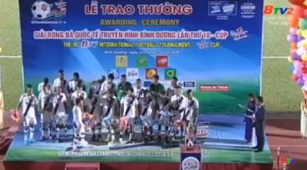 Elenco do Vasco recebe as medalhas de prata