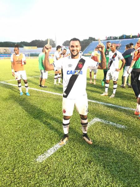 Lucas junto com o Expressinho do Vasco