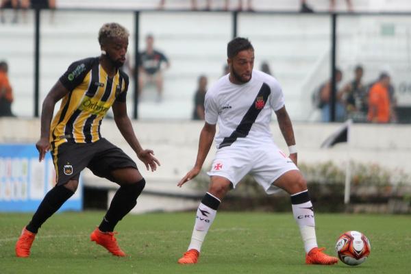 Hugo Borges em sua estreia pelo profissional