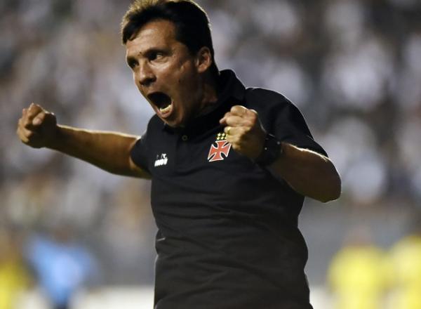 Zé Ricardo comemora um dos gols do Vasco na noite desta quarta