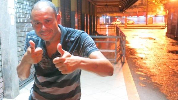 O ex-jogador Valdiram virou morador de rua no bairro de Bonsucesso