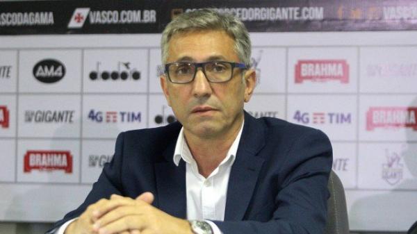 Alexandre Campello tenta sanar dívidas do Vasco