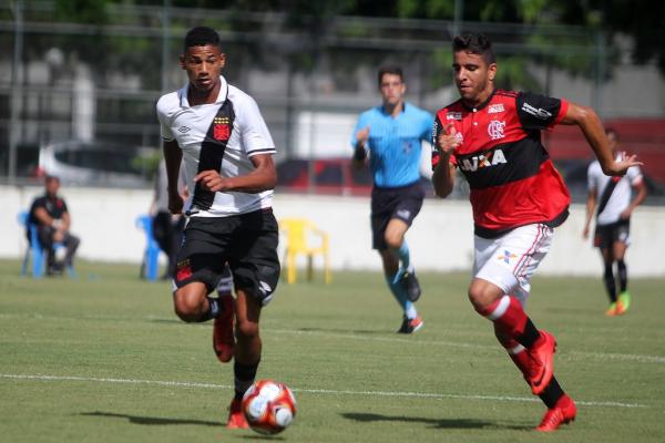 Marrony puxa jogada de ataque do Gigante da Colina