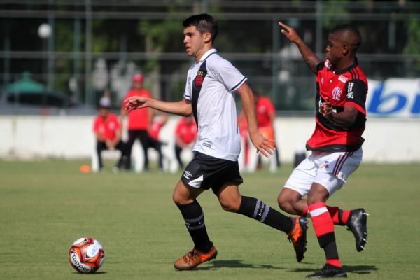 Dudu marcou de pênalti o gol da virada cruzmaltina