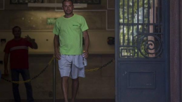 O ex-jogador Valdiram deixa o Hospital dos Servidores do no Centro do Rio