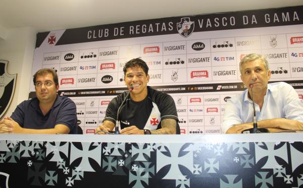 Giovanni Augusto foi apresentado pelo vice-presidente Fred Lopes e pelo presidente Alexandre Campello