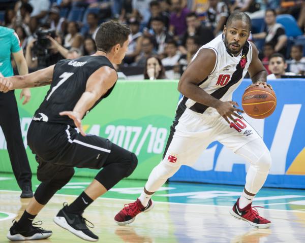 No primeiro confronto direto entre os dois times na história do NBB CAIXA, Vasco e Botafogo fizeram um jogo emocionante na Arena Carioca 1