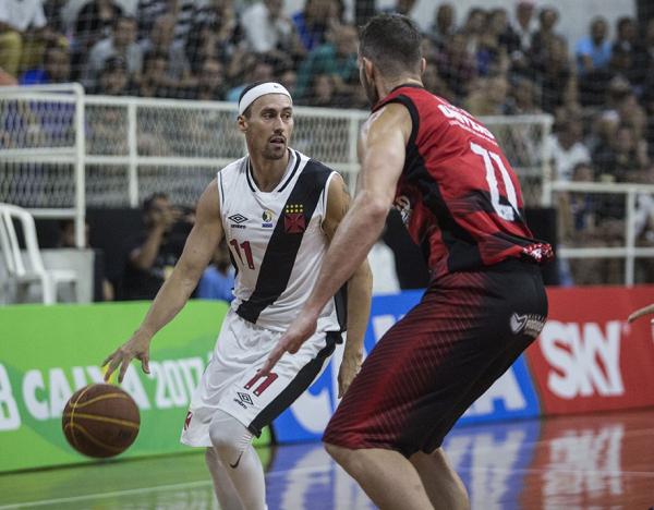 Fúlvio em ação contra o Vitória