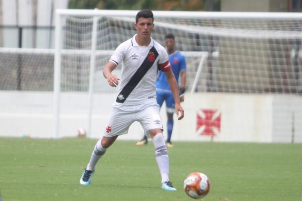 Bruno Ritter em ação diante do Bonsucesso