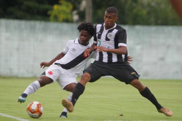 Lucas Santos foi responsável pelas assistências para os gols vascaínos