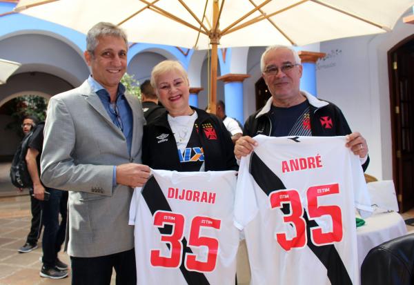 Presidente Alexandre Campello posa com Dijorah e André