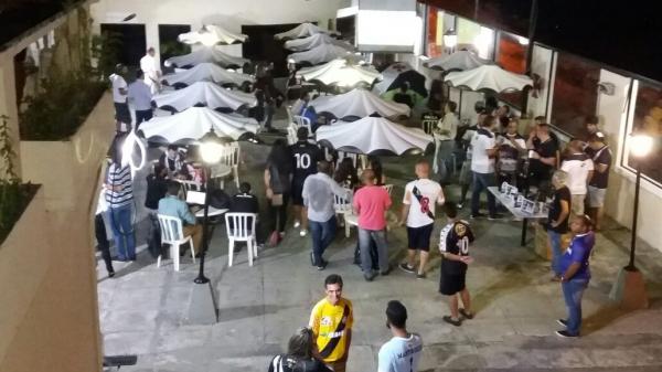 Vascaínos contaram com serviço de comida e bebida durante todo o evento