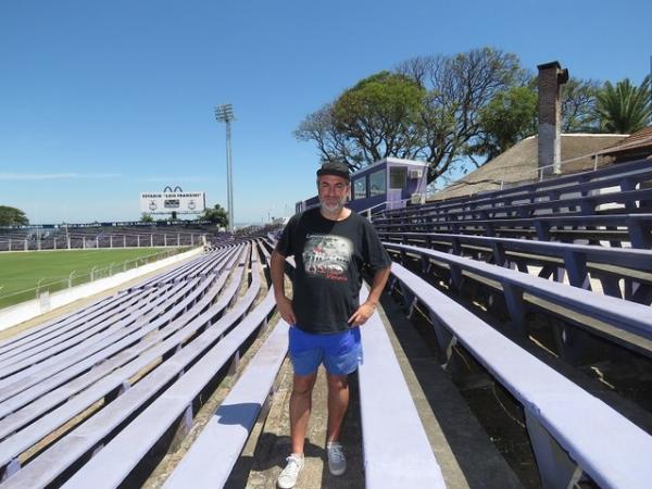Jorge Etcheverry no estádio do Defensor: funcionário viu Martín chegar ao clube ainda adolescente