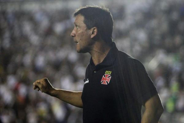 Zé Ricardo, técnico do Vasco, não sabe se sai ou se fica