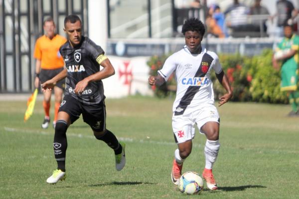 Lucas Santos em ação contra o Botafogo em 2017