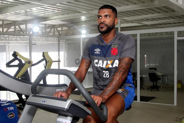 Breno tem previsão de retorno para o final de março