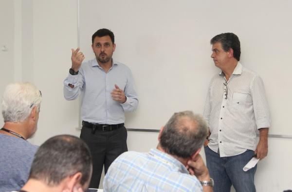 Fabricio Azevedo ao lado de Carlos Brazil