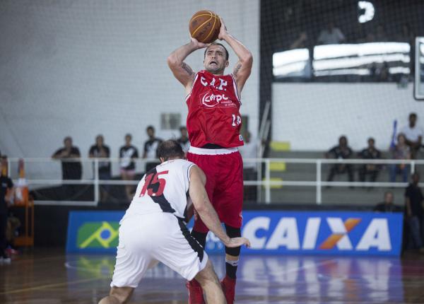 No primeiro turno, Paulistano e Vasco fizeram um jogo muito emocionante, com vitória alvirrubra, por 77 a 71