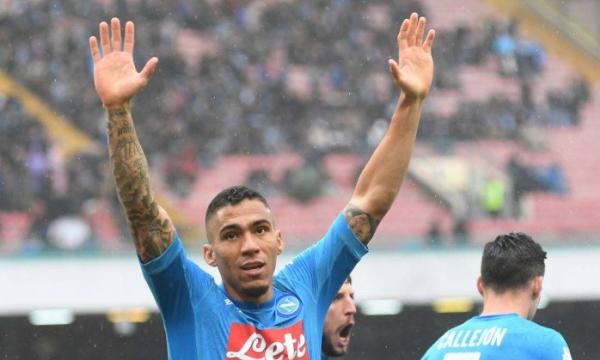 Allan, volante do Napoli