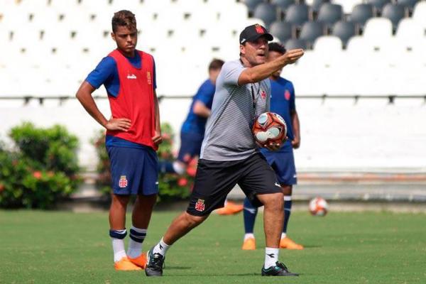 Técnico Zé Ricardo não deve fazer mudanças em relação ao time que iniciou diante do Macaé