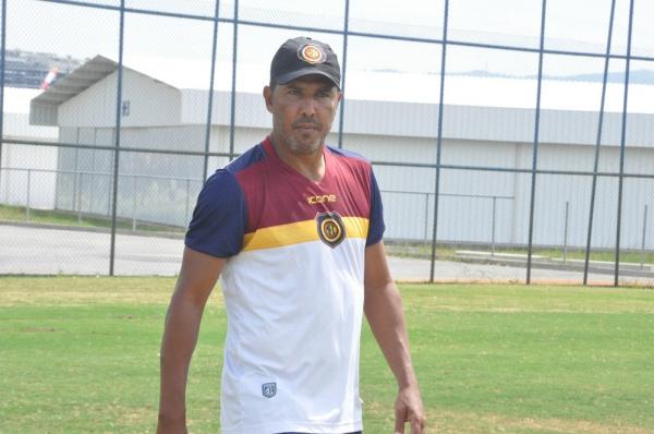 Djair foi demitido do comando técnico do Madureira