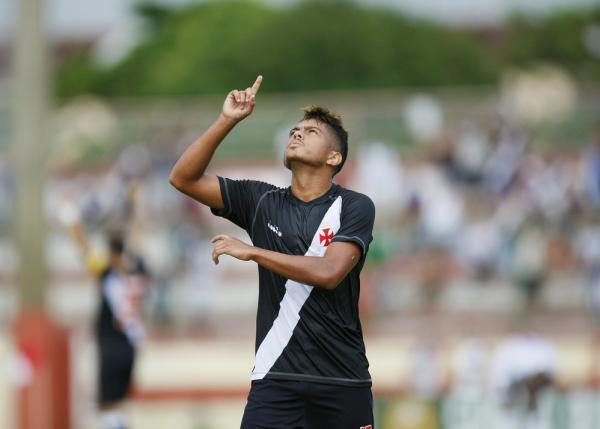 Evander comemora seu gol contra o Madureira