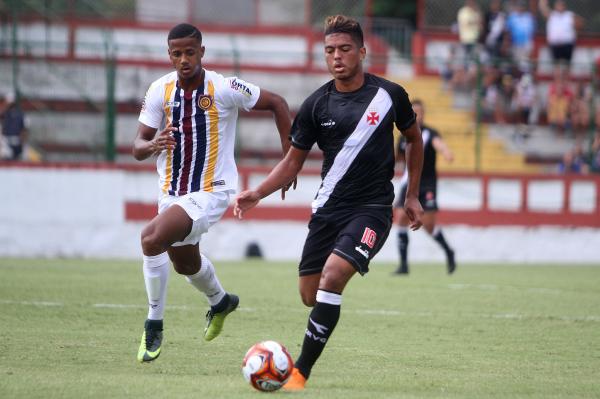 Formado no Vasco, Evander cresce cada vez mais de produção