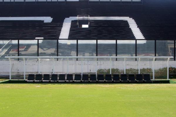 Banco de reservas já está instalado e pronto para a estreia na Libertadores