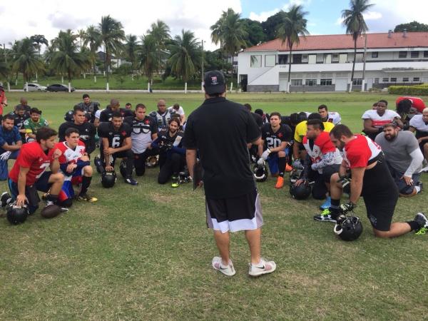 O head coach Bruno Barandas em sua primeira preleção no Vasco