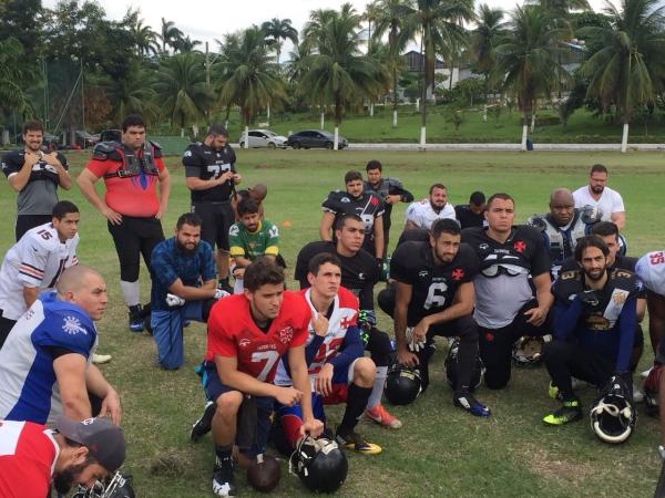 O elenco vascaíno em seu primeiro treino em 2018