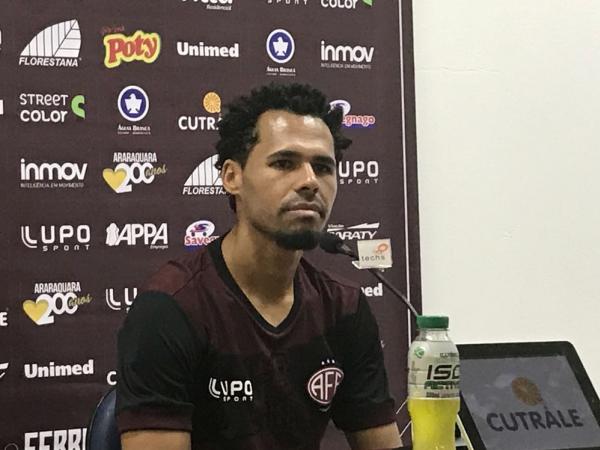 Bruno Silva em entrevista coletiva pela Ferroviária