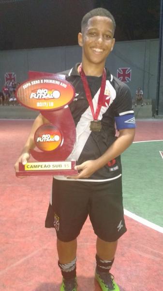 Joãozinho é o Capitão do Sub-15 vascaíno