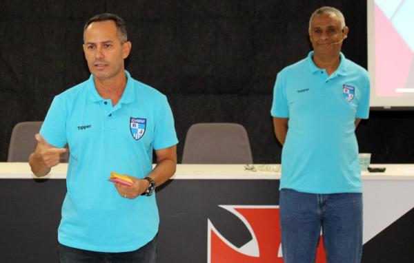 Claudio José de Oliveiras Soares, instrutor da COAF/RJ, e Sergio Oliveira Santos, secretário da Comissão de Arbitragem e coordenador da Comissão de Ensino