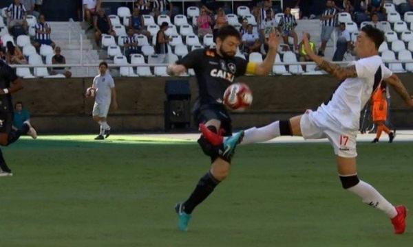 Entrada de Rildo em João Paulo lesionou o alvinegro