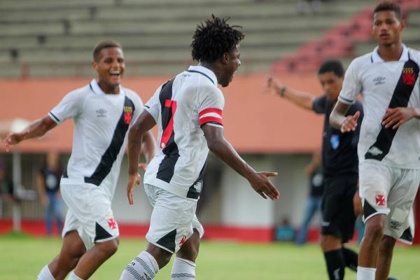 Lucas Santos marcou o gol da virada cruzmaltina