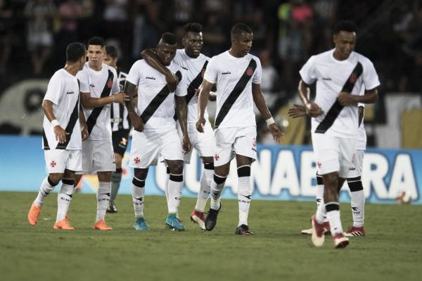 Riascos fechou a cara e não vibrou após fazer o 2º gol do Vasco