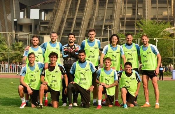 Martín Silva em treino recreativo da seleção uruguaia na China
