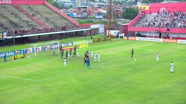 Vasco nos escanteios: marcação individual sobre adversários e todos os 10 atletas na área