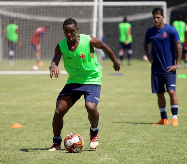 Wellington durante treino do Vasco em Vargem Grande