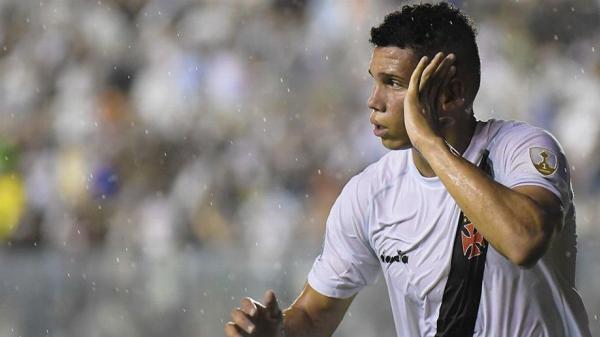 Paulinho, jogador do Vasco