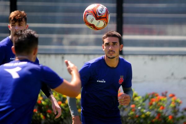 Thiago Galhardo durante treinamento em São Januário