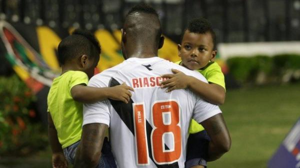 Riascos registrou Paulinho em homenagem a jogador da seleção