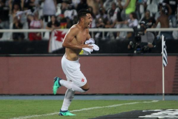 Andrés Ríos comemora seu gol pelo Vasco