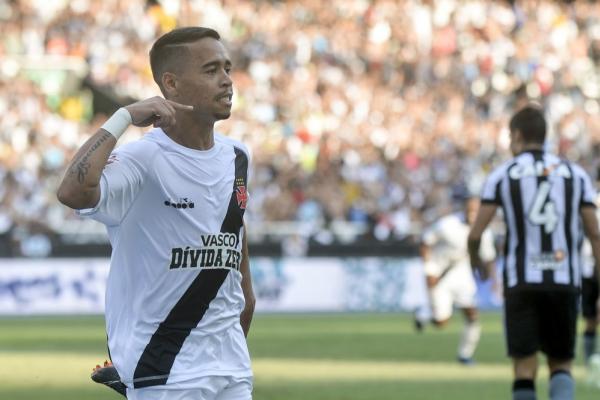 Yago Pikachu fez dois gols contra o Botafogo