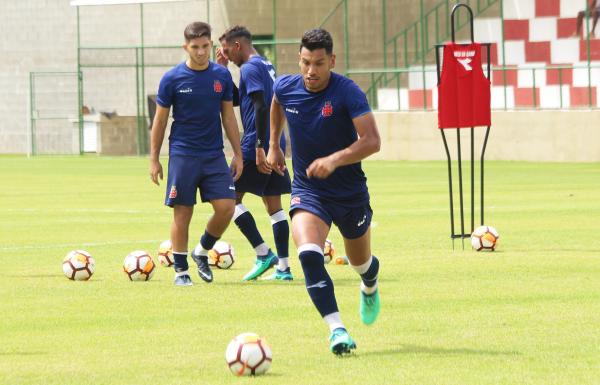 Andrés Ríos durante atividade no CT das Vargens